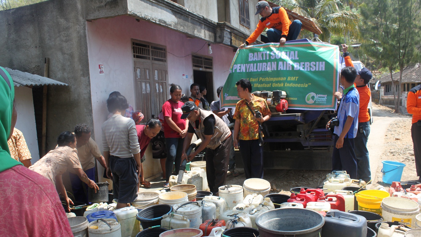 TAMZIS Peduli Kekeringan Bantu 20 Tangki Air ke Masjid-Masjid